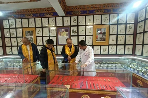 (20230601區(qū)中醫(yī)醫(yī)院)專家醫(yī)療隊(duì)赴青海化隆縣中醫(yī)院開(kāi)展學(xué)習(xí)交流5.jpg