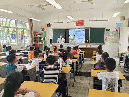 (20230608區(qū)中醫(yī)醫(yī)院)開展“全國愛眼日 岐黃校園行”暨第十三屆“中醫(yī)藥就在在你身邊”健康巡講活動(dòng)1.jpg