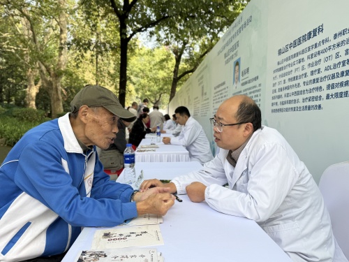 （20241105區(qū)中醫(yī)醫(yī)院）參加2024無(wú)錫健康文化大會(huì)暨江蘇省中醫(yī)藥宣傳月無(wú)錫專(zhuān)場(chǎng)活動(dòng)3.JPG